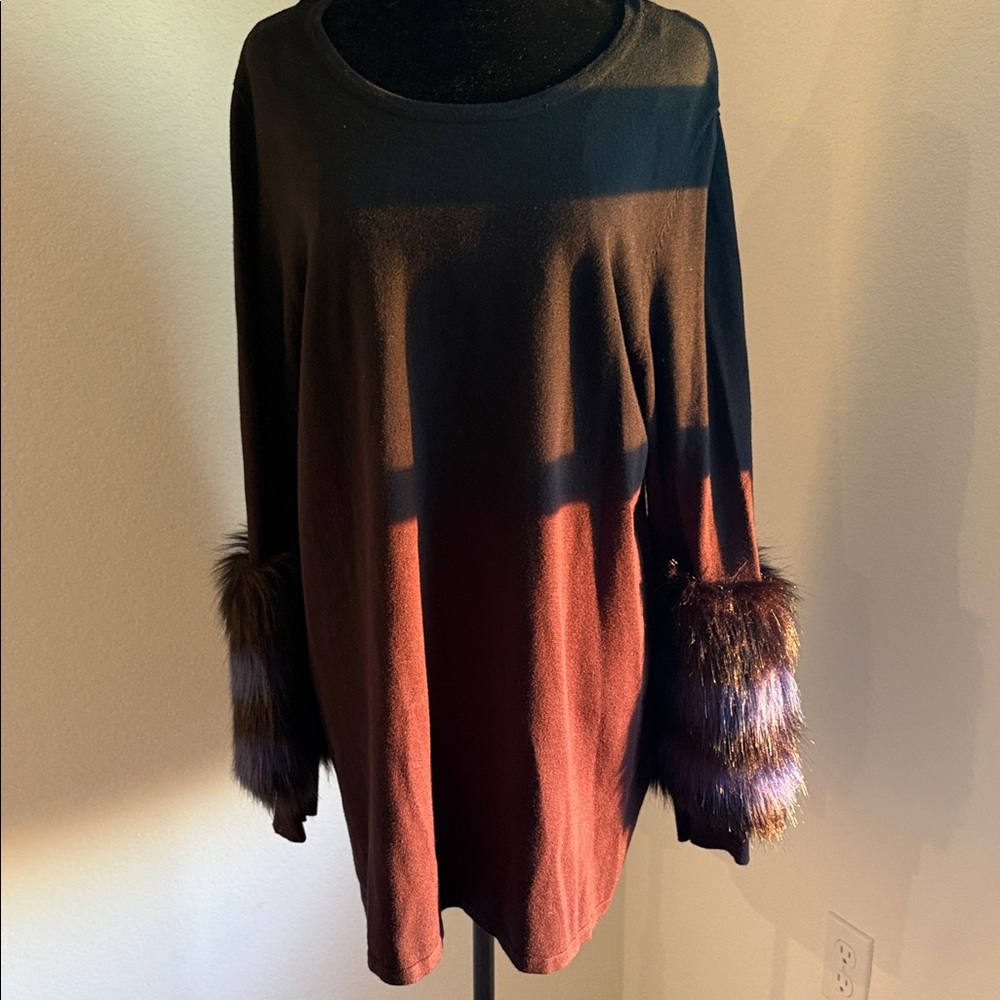Alfani Black and Brown Sweatshirt with Faux Fur Cuffs - Picture 3 of 11